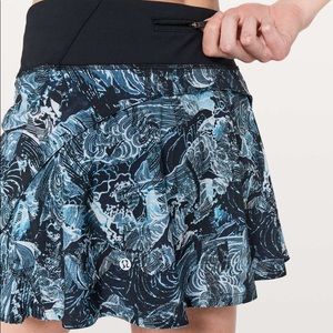 Lululemon play off pleats skirt. Size 6